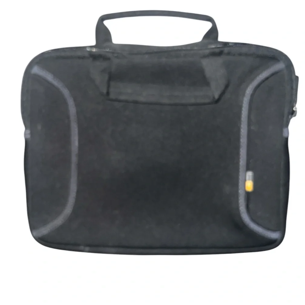 CASE LOGIC | BLACK TABLET CARRYING CASE WITH SIDE POCKET
